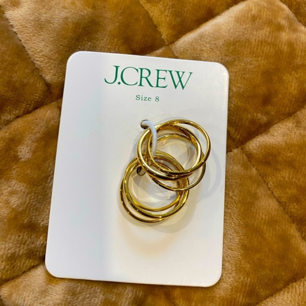J.CREW set of 6 golden rings(Lolol are u singing yet?) 🤩wear alone or stacked!